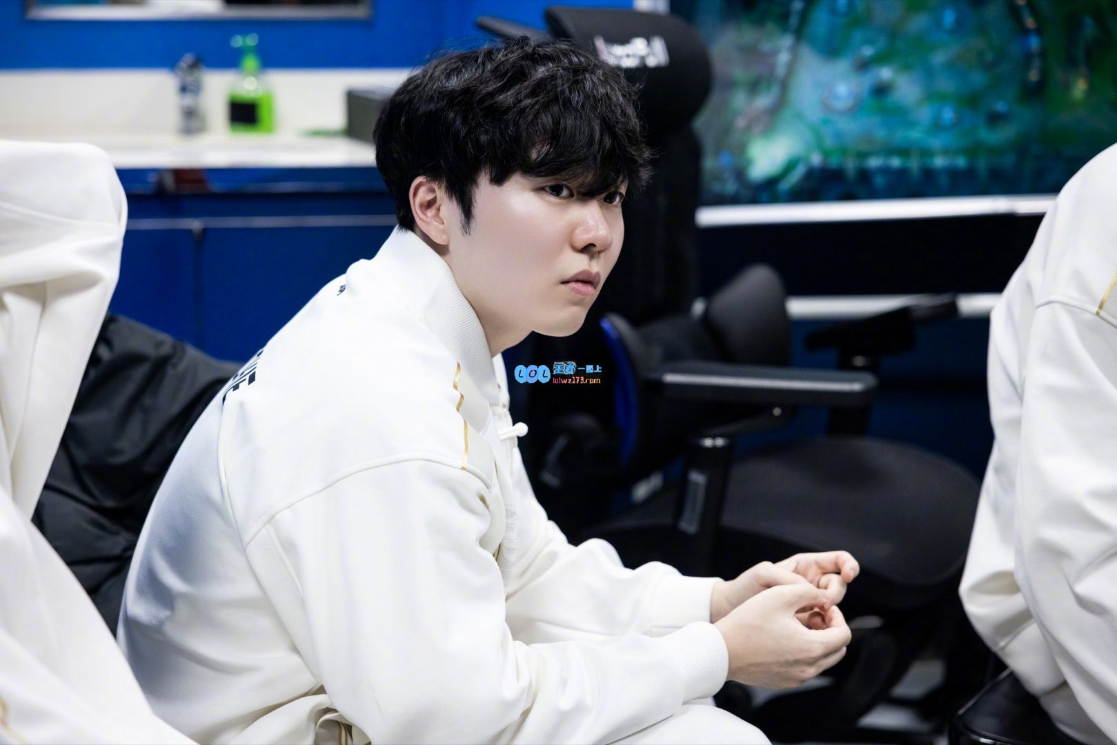 九游娱乐-关于Rookie遭遇七持续失利，RNG教练压力巨大！全场沸腾不已的信息